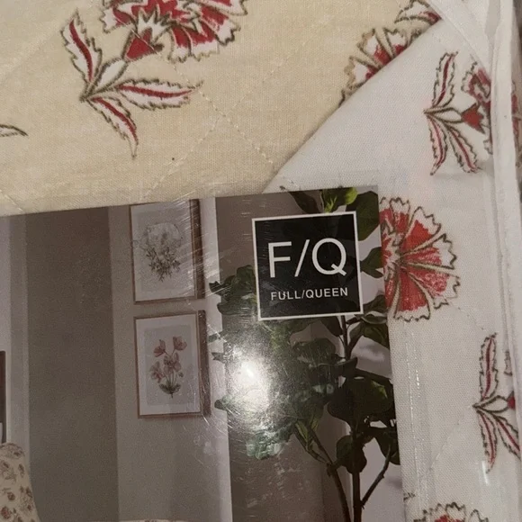 Cream and Red Vintage-Inspired Floral Quilt - Picture 3 of 10